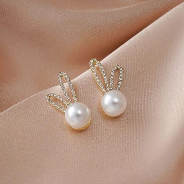 WESTERN STYLISH BEAUTIFUL RABBIT LOOK STUDS EARRINGS