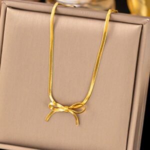 Bow not snack chain necklace