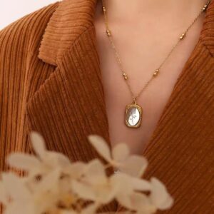 Antitarnish Rose Mirror Pendant for Women and Girls