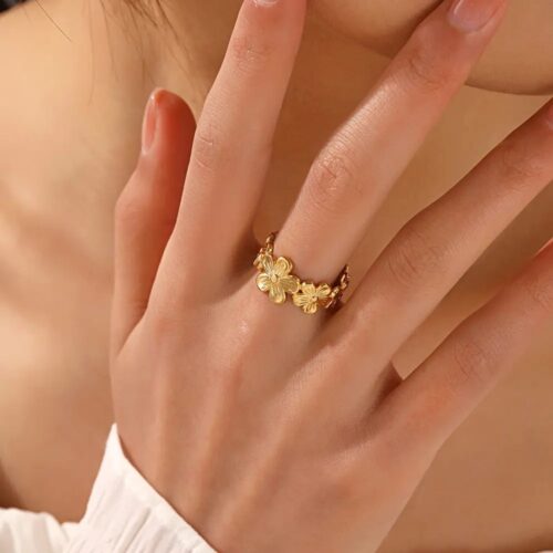 ✨ Textured Flower Bunch Ring – Anti-Tarnish